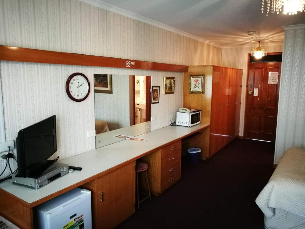 Motel Mayfair On Cavell Hobart Buitenkant foto